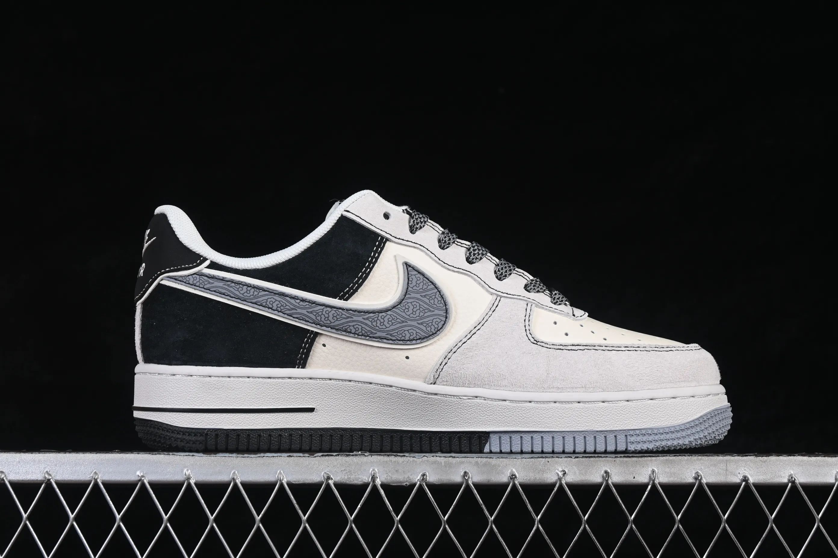 All categories Nk Air Force 1 Air Force series Nk Air Force 1 Low Air Force low-top Nike Air Force 1'07 Low Black and white national style Air Force 1 low-top casual sneakers HT5088-636